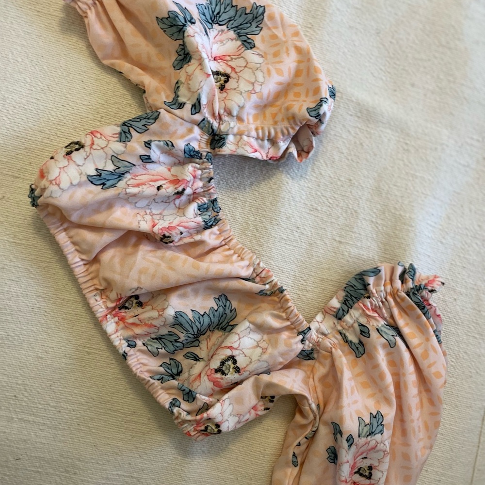 Agua Bendita Peach Floral Puff Sleeve Crop Top